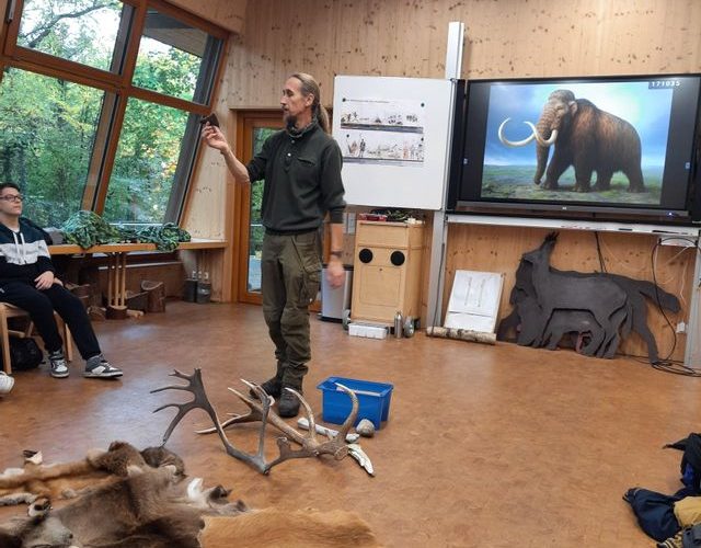 Die Steinzeit mit allen Sinnen erleben