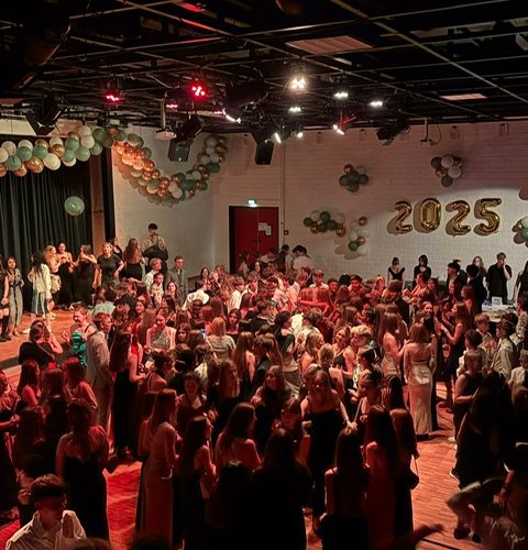 Glanz und Glamour: Schulball im Musiktheater begeistert seine jungen Gäste