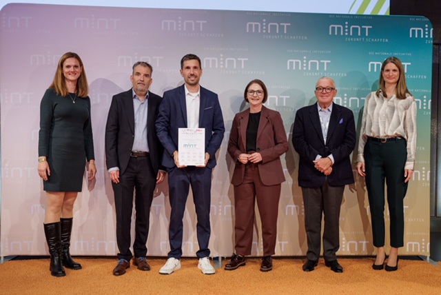 DBS erhält Auszeichnungen – „MINT-freundlich“ und digital